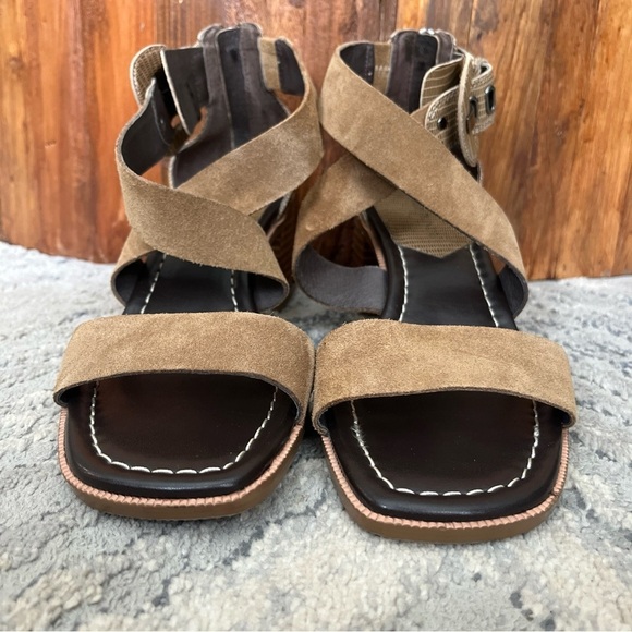 Donald Pliner Helen Sandals Size 9m Biscotti Beige Ankle Straps Calf Suede - Picture 3 of 13